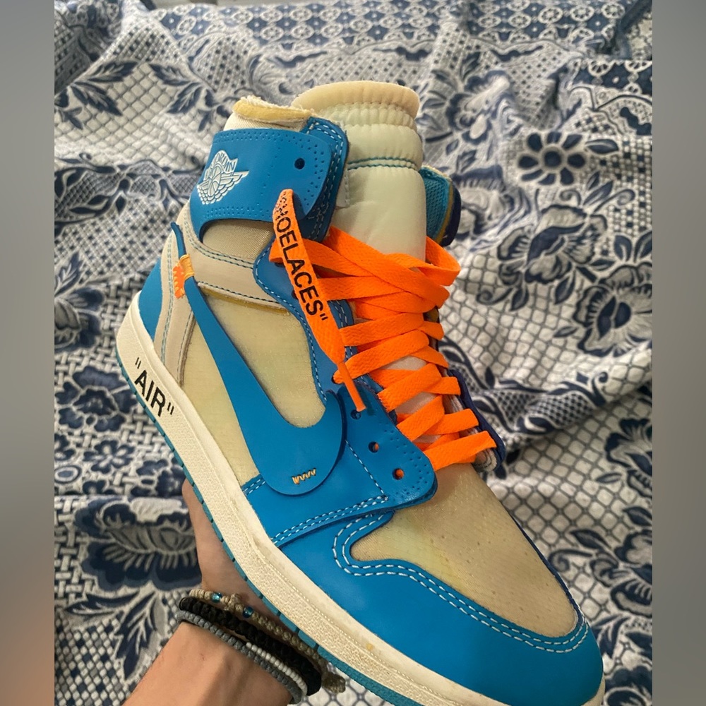 Off-White Jordan 1 UNC
